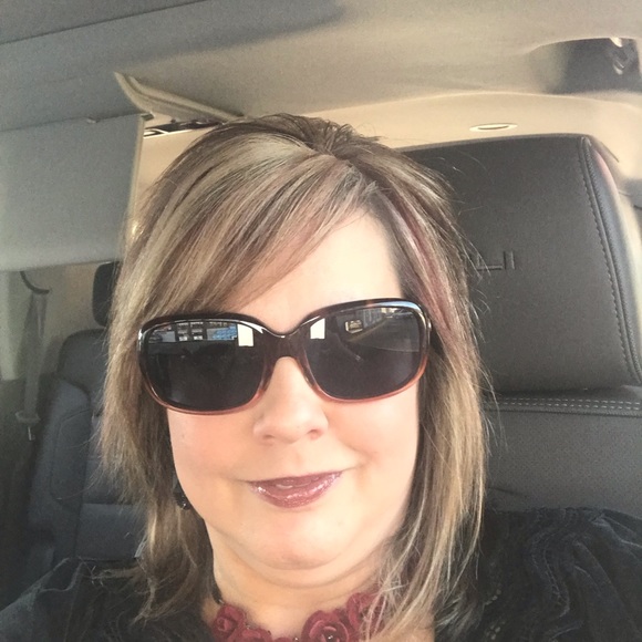 Meet your Posher, Shelly - Picture 1 of 1